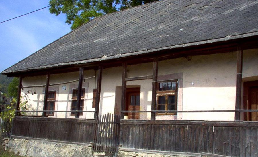 Krokavka Banskobystricky kraj Ludova zvonica stavba z dreva drevena zvonica