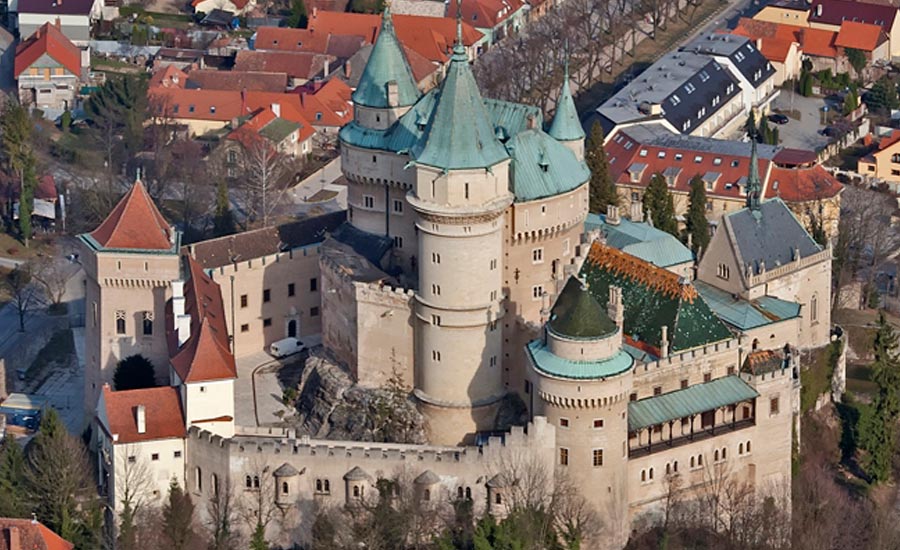 Bojnice Bojnicky hrad najoblubenejsi hrad na Slovensku historicky hrad