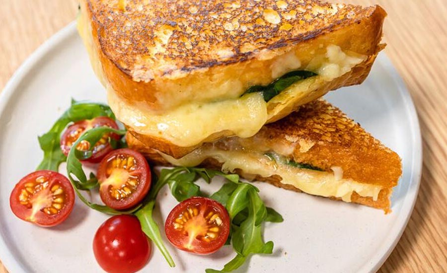 domace toasty peceny toast zapekany toast so syrom rychla vecera recepty