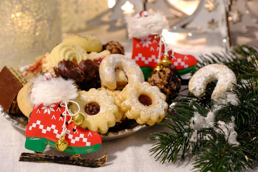 vianocne cukrovinky vianocne pecenie linecke kolace medovniky vianocna vyzdoba