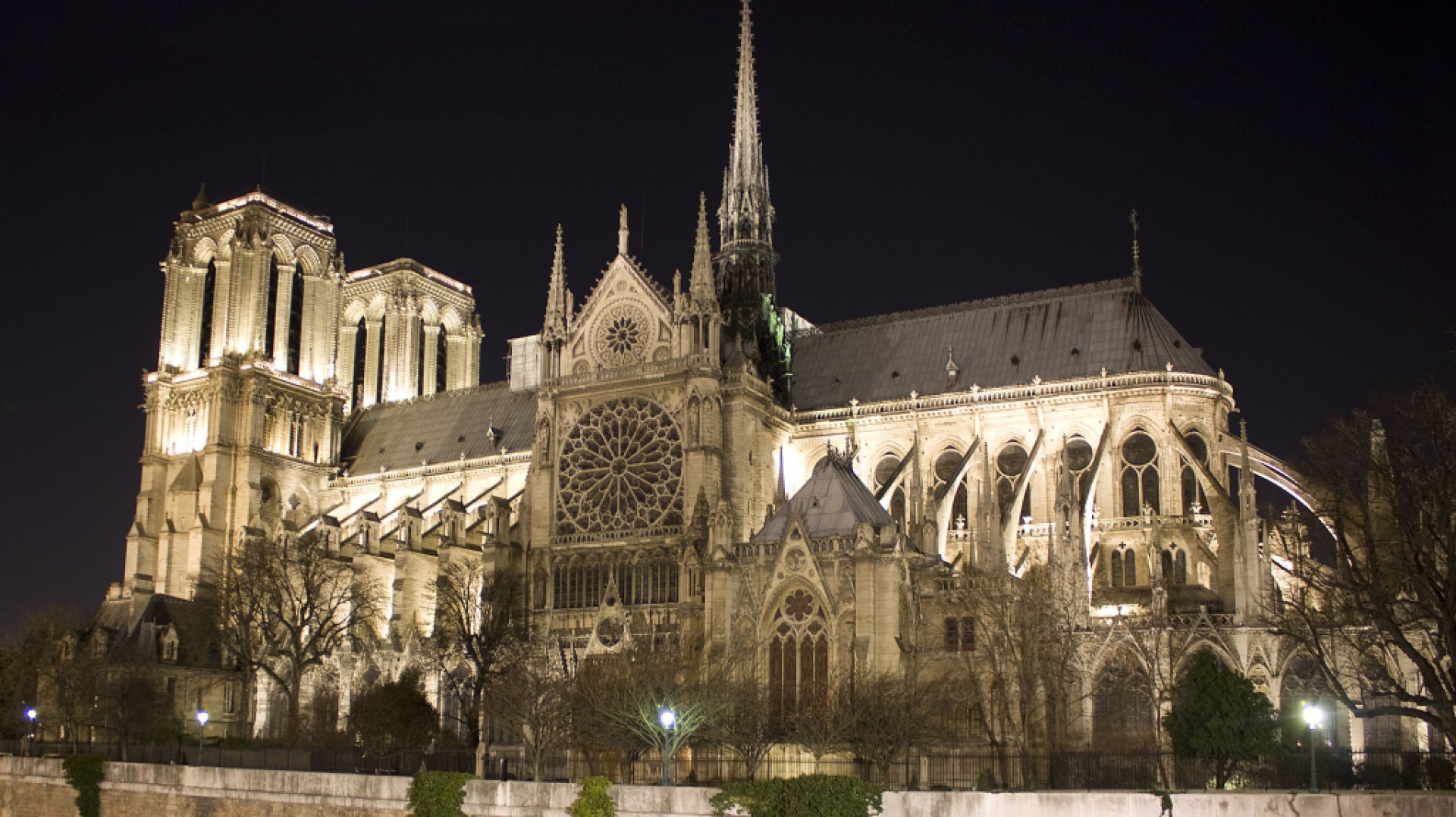 Katedrála Notre-Dame - Nesmrteľné srdce Paríža